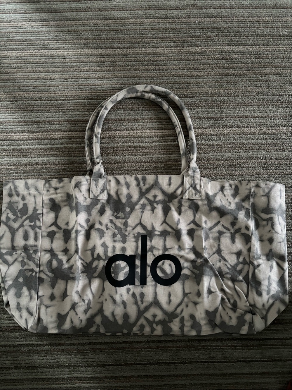 ALO 100% Authentic NEW Iconic Tote Bag